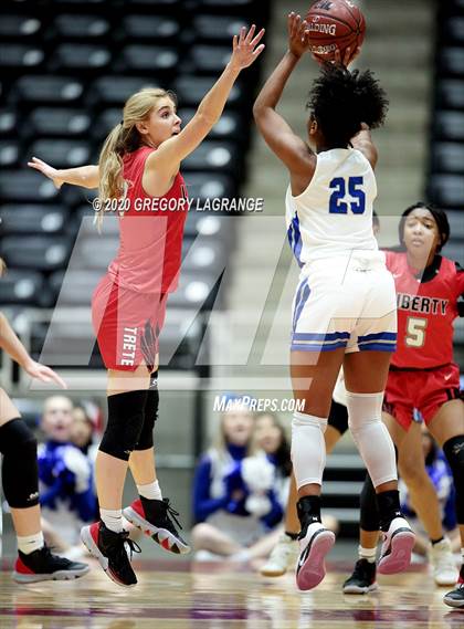 Thumbnail 3 in Liberty vs Midlothian (UIL 5A Regional Final) photogallery.