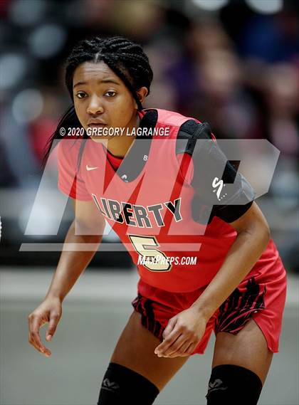 Thumbnail 2 in Liberty vs Midlothian (UIL 5A Regional Final) photogallery.