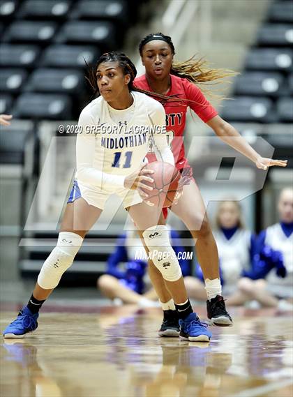 Thumbnail 3 in Liberty vs Midlothian (UIL 5A Regional Final) photogallery.