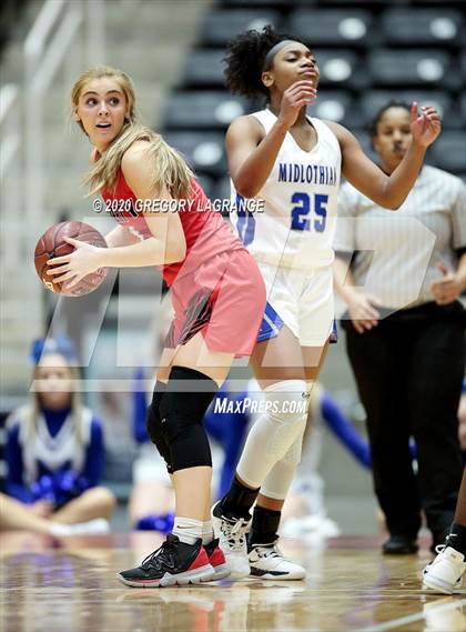 Thumbnail 1 in Liberty vs Midlothian (UIL 5A Regional Final) photogallery.