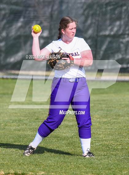 Thumbnail 1 in Chattanooga Central @ Hixson photogallery.