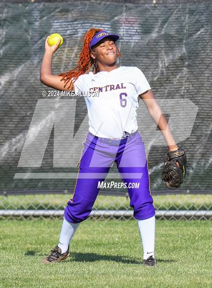 Thumbnail 1 in Chattanooga Central @ Hixson photogallery.