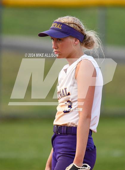Thumbnail 1 in Chattanooga Central @ Hixson photogallery.