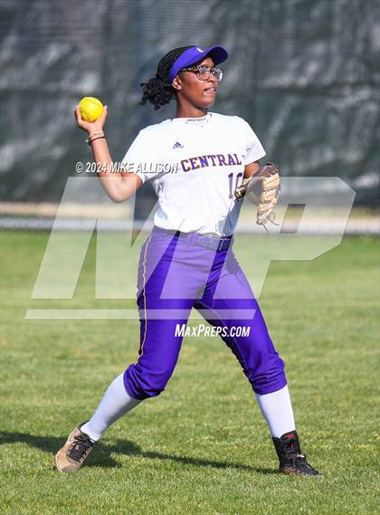 Thumbnail 1 in Chattanooga Central @ Hixson photogallery.