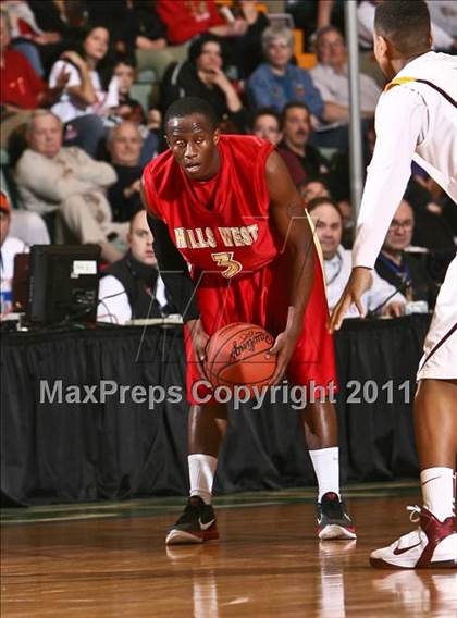 Thumbnail 1 in Mt. Vernon vs. Half Hollow Hills West (NYSPHSAA Class AA Semifinal) photogallery.