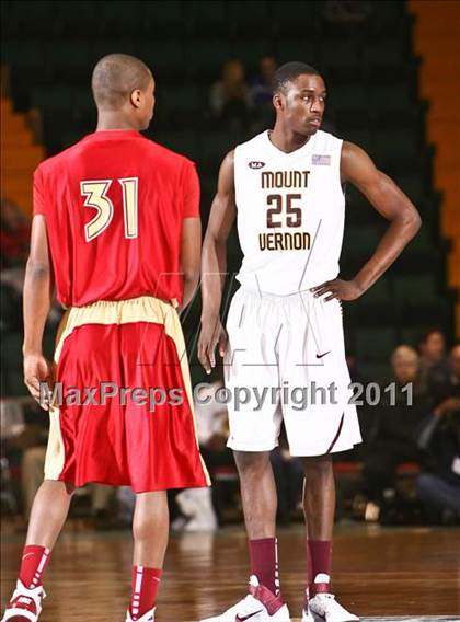Thumbnail 3 in Mt. Vernon vs. Half Hollow Hills West (NYSPHSAA Class AA Semifinal) photogallery.