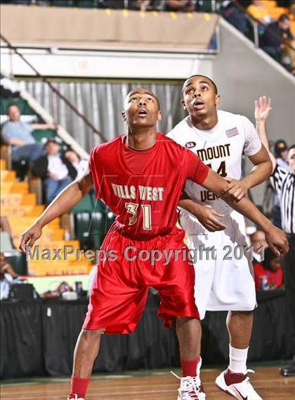 Thumbnail 1 in Mt. Vernon vs. Half Hollow Hills West (NYSPHSAA Class AA Semifinal) photogallery.