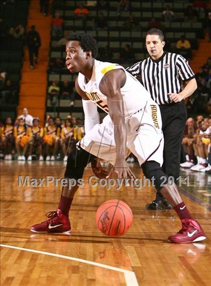 Thumbnail 2 in Mt. Vernon vs. Half Hollow Hills West (NYSPHSAA Class AA Semifinal) photogallery.