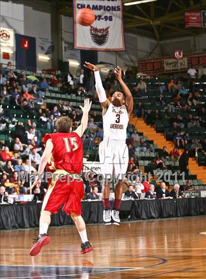 Thumbnail 2 in Mt. Vernon vs. Half Hollow Hills West (NYSPHSAA Class AA Semifinal) photogallery.