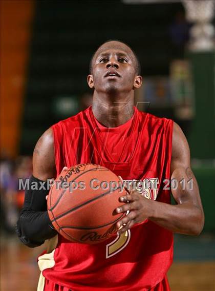 Thumbnail 3 in Mt. Vernon vs. Half Hollow Hills West (NYSPHSAA Class AA Semifinal) photogallery.