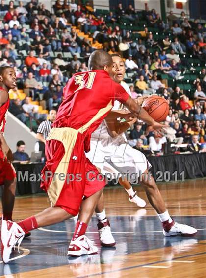 Thumbnail 3 in Mt. Vernon vs. Half Hollow Hills West (NYSPHSAA Class AA Semifinal) photogallery.