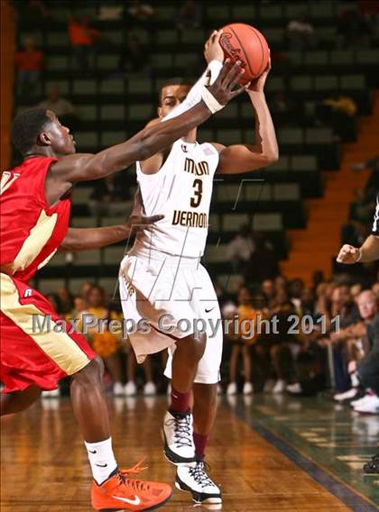 Thumbnail 3 in Mt. Vernon vs. Half Hollow Hills West (NYSPHSAA Class AA Semifinal) photogallery.