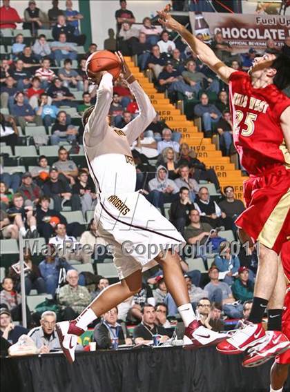 Thumbnail 2 in Mt. Vernon vs. Half Hollow Hills West (NYSPHSAA Class AA Semifinal) photogallery.