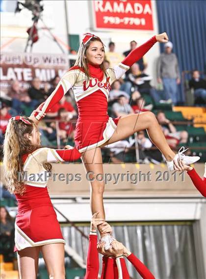 Thumbnail 2 in Mt. Vernon vs. Half Hollow Hills West (NYSPHSAA Class AA Semifinal) photogallery.
