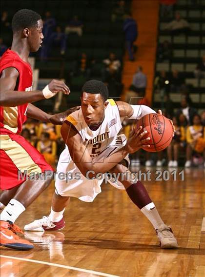Thumbnail 3 in Mt. Vernon vs. Half Hollow Hills West (NYSPHSAA Class AA Semifinal) photogallery.