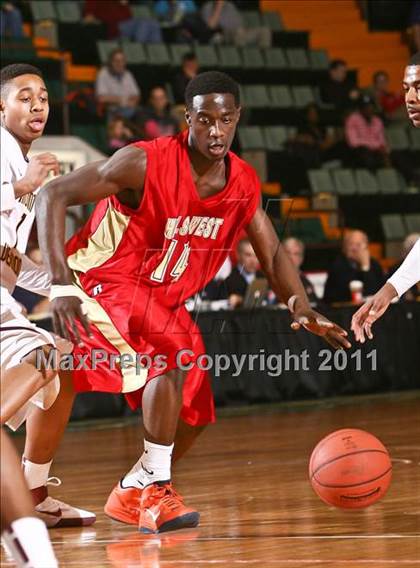 Thumbnail 2 in Mt. Vernon vs. Half Hollow Hills West (NYSPHSAA Class AA Semifinal) photogallery.