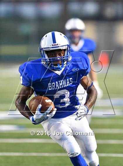 Thumbnail 2 in O'Connor @ MacArthur [Douglas] photogallery.