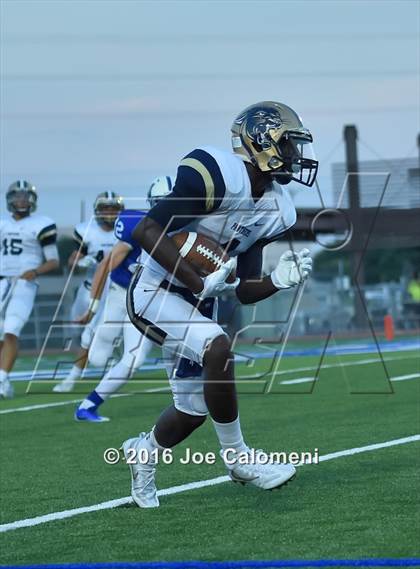 Thumbnail 2 in O'Connor @ MacArthur [Douglas] photogallery.