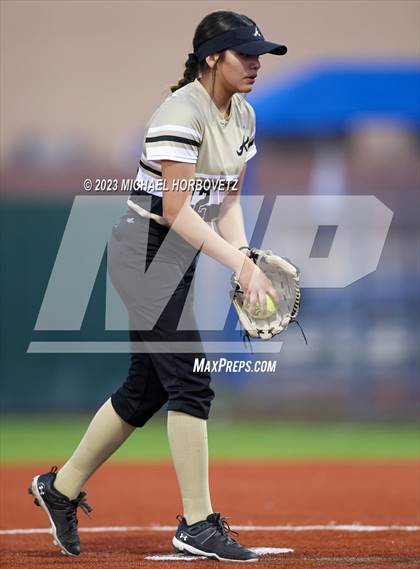 Thumbnail 1 in Abilene vs. Plano East photogallery.