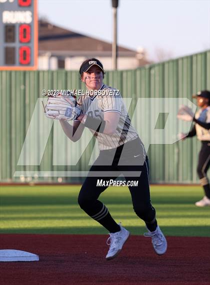 Thumbnail 1 in Abilene vs. Plano East photogallery.