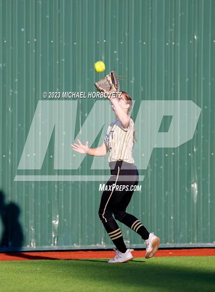 Thumbnail 2 in Abilene vs. Plano East photogallery.