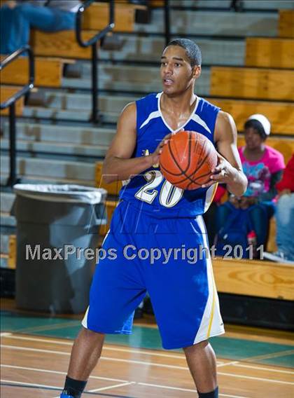 Thumbnail 1 in Agoura vs. Northwood (Santa Barbara Holiday Classic Tournament) photogallery.