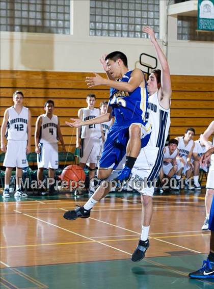 Thumbnail 2 in Agoura vs. Northwood (Santa Barbara Holiday Classic Tournament) photogallery.