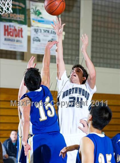 Thumbnail 3 in Agoura vs. Northwood (Santa Barbara Holiday Classic Tournament) photogallery.