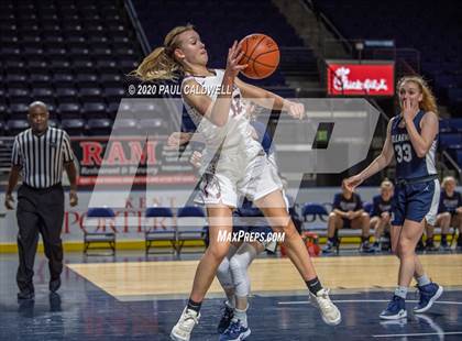 Thumbnail 2 in Eastlake vs. Bellarmine Prep (King Showcase) photogallery.