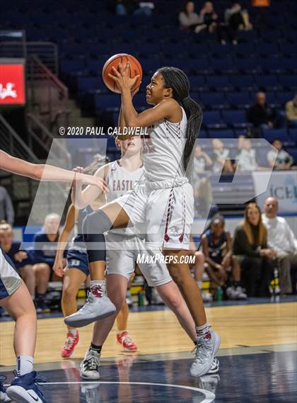 Thumbnail 2 in Eastlake vs. Bellarmine Prep (King Showcase) photogallery.