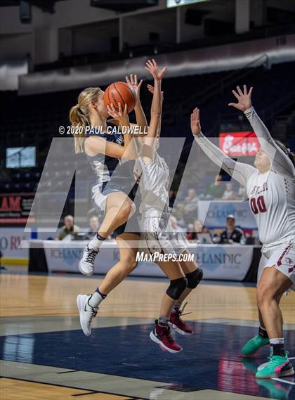 Thumbnail 2 in Eastlake vs. Bellarmine Prep (King Showcase) photogallery.