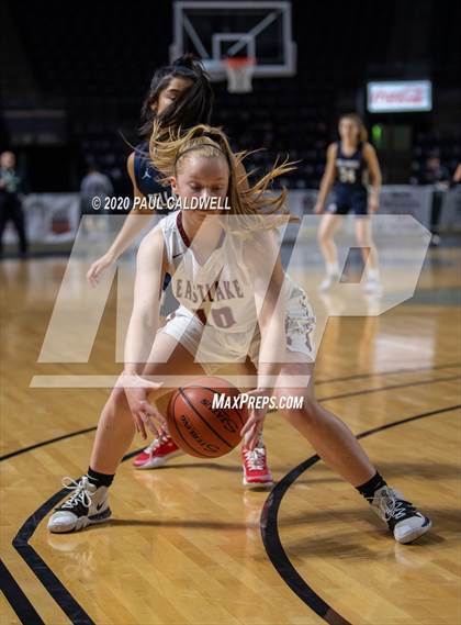 Thumbnail 3 in Eastlake vs. Bellarmine Prep (King Showcase) photogallery.