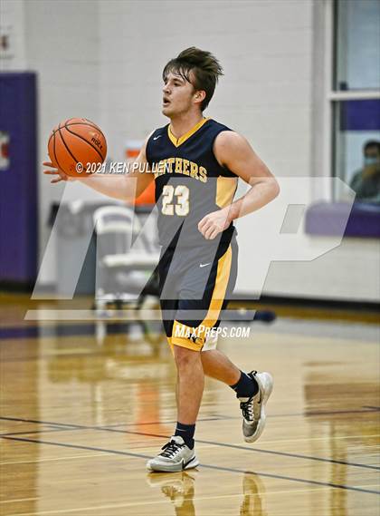 Thumbnail 1 in Strasburg vs. Rappahannock County photogallery.