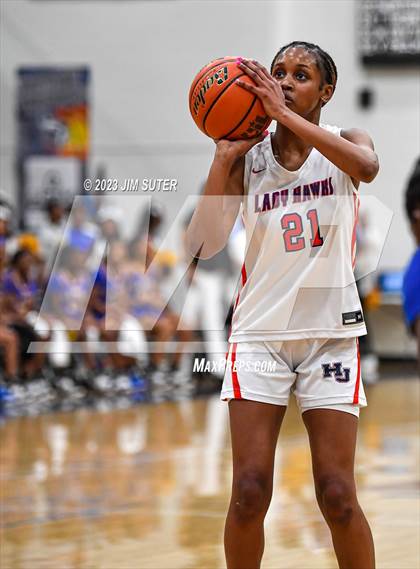 Thumbnail 2 in Hardin-Jefferson vs La Vega (UIL 4A Reg III Semifinal) photogallery.