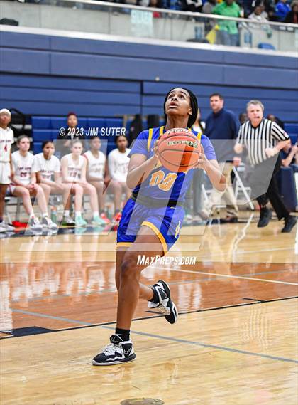 Thumbnail 1 in Hardin-Jefferson vs La Vega (UIL 4A Reg III Semifinal) photogallery.
