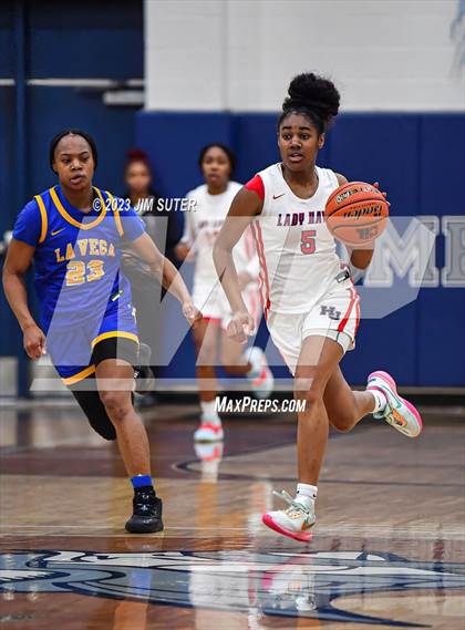 Thumbnail 2 in Hardin-Jefferson vs La Vega (UIL 4A Reg III Semifinal) photogallery.