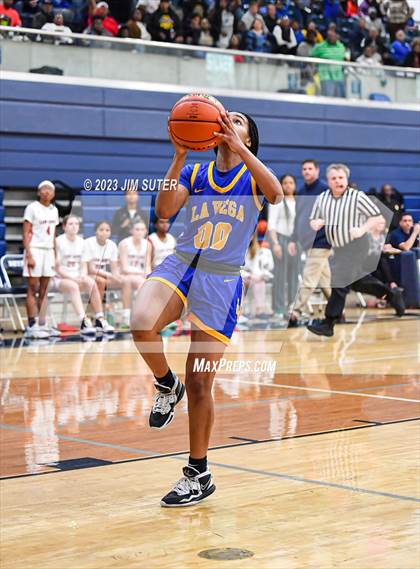 Thumbnail 2 in Hardin-Jefferson vs La Vega (UIL 4A Reg III Semifinal) photogallery.