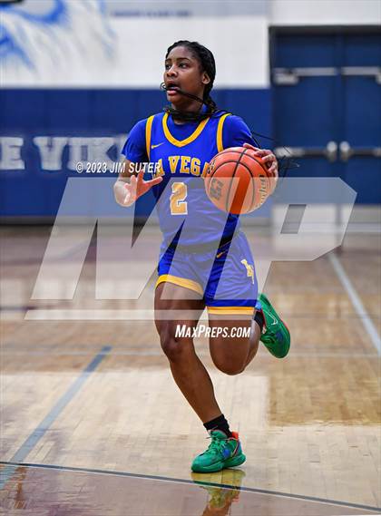 Thumbnail 3 in Hardin-Jefferson vs La Vega (UIL 4A Reg III Semifinal) photogallery.