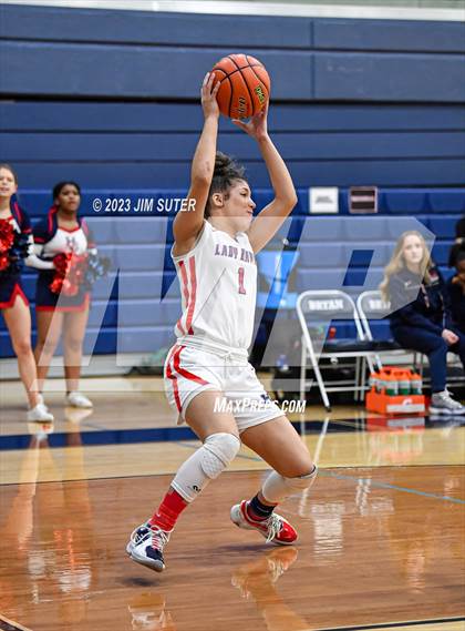 Thumbnail 3 in Hardin-Jefferson vs La Vega (UIL 4A Reg III Semifinal) photogallery.