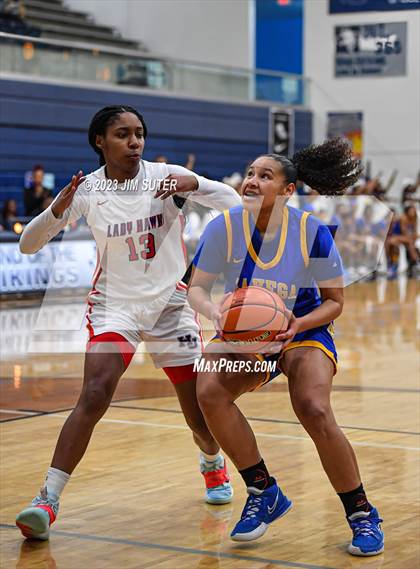 Thumbnail 1 in Hardin-Jefferson vs La Vega (UIL 4A Reg III Semifinal) photogallery.