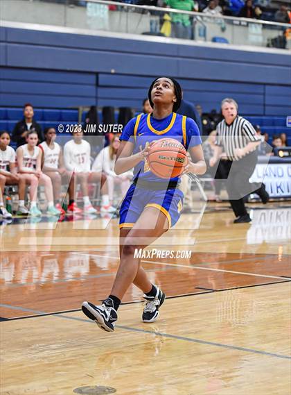 Thumbnail 3 in Hardin-Jefferson vs La Vega (UIL 4A Reg III Semifinal) photogallery.