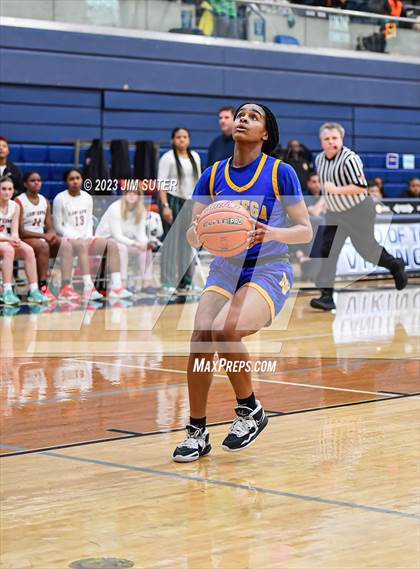Thumbnail 2 in Hardin-Jefferson vs La Vega (UIL 4A Reg III Semifinal) photogallery.