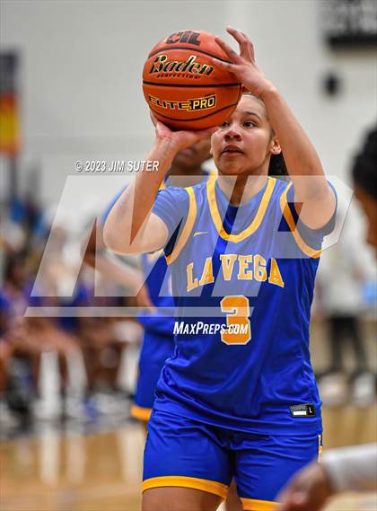Thumbnail 1 in Hardin-Jefferson vs La Vega (UIL 4A Reg III Semifinal) photogallery.