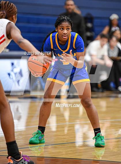Thumbnail 3 in Hardin-Jefferson vs La Vega (UIL 4A Reg III Semifinal) photogallery.