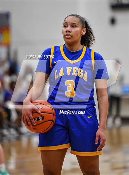 Thumbnail 3 in Hardin-Jefferson vs La Vega (UIL 4A Reg III Semifinal) photogallery.