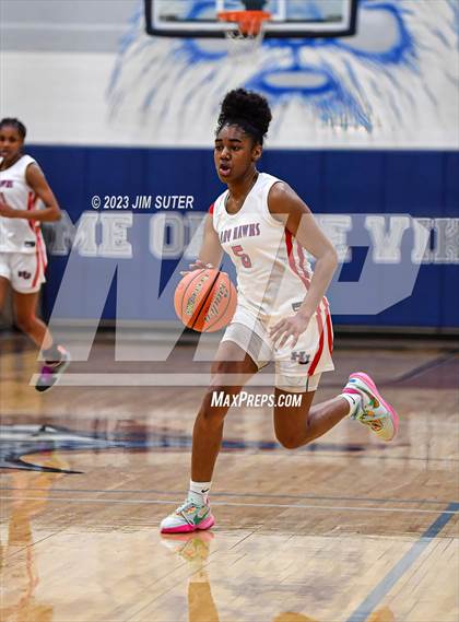 Thumbnail 1 in Hardin-Jefferson vs La Vega (UIL 4A Reg III Semifinal) photogallery.