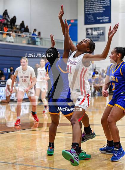 Thumbnail 1 in Hardin-Jefferson vs La Vega (UIL 4A Reg III Semifinal) photogallery.