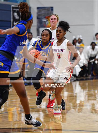 Thumbnail 1 in Hardin-Jefferson vs La Vega (UIL 4A Reg III Semifinal) photogallery.
