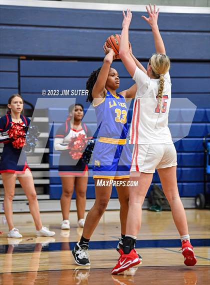 Thumbnail 3 in Hardin-Jefferson vs La Vega (UIL 4A Reg III Semifinal) photogallery.