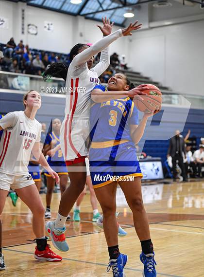 Thumbnail 1 in Hardin-Jefferson vs La Vega (UIL 4A Reg III Semifinal) photogallery.